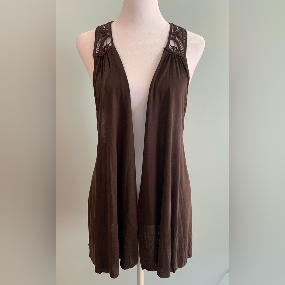 Knit vest w/appliqué shoulder and back inserts